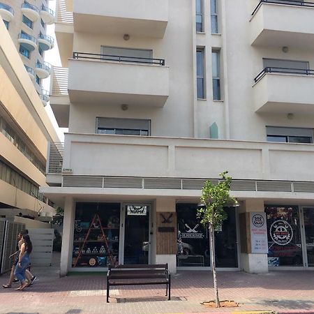 Tlv Suites By The Sea - 2 Rooms Tel Aviv Bagian luar foto