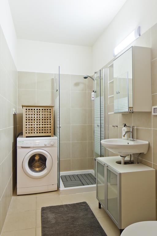 Tlv Suites By The Sea - 2 Rooms Tel Aviv Bagian luar foto