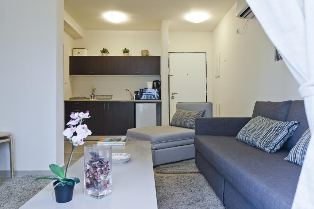 Tlv Suites By The Sea - 2 Rooms Tel Aviv Bagian luar foto